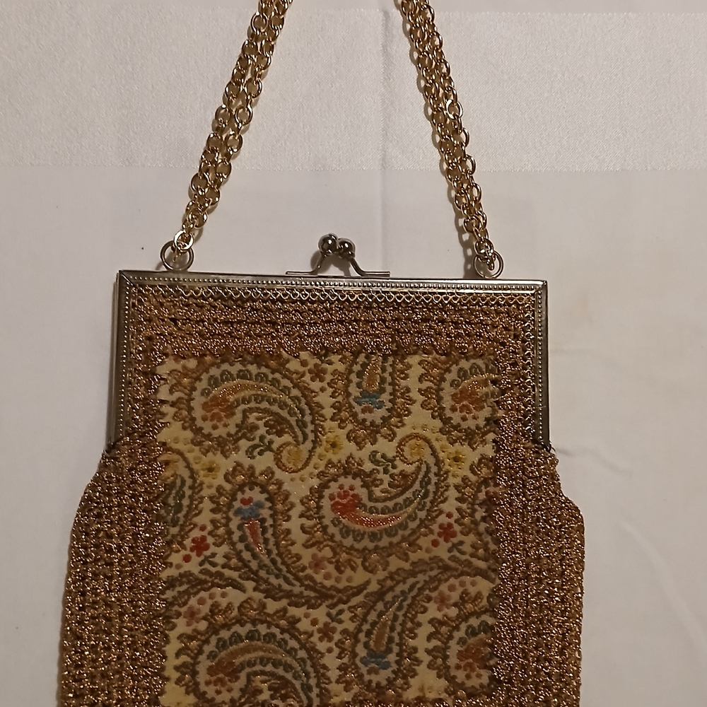 Elegant Paisley Patterned Handbag
